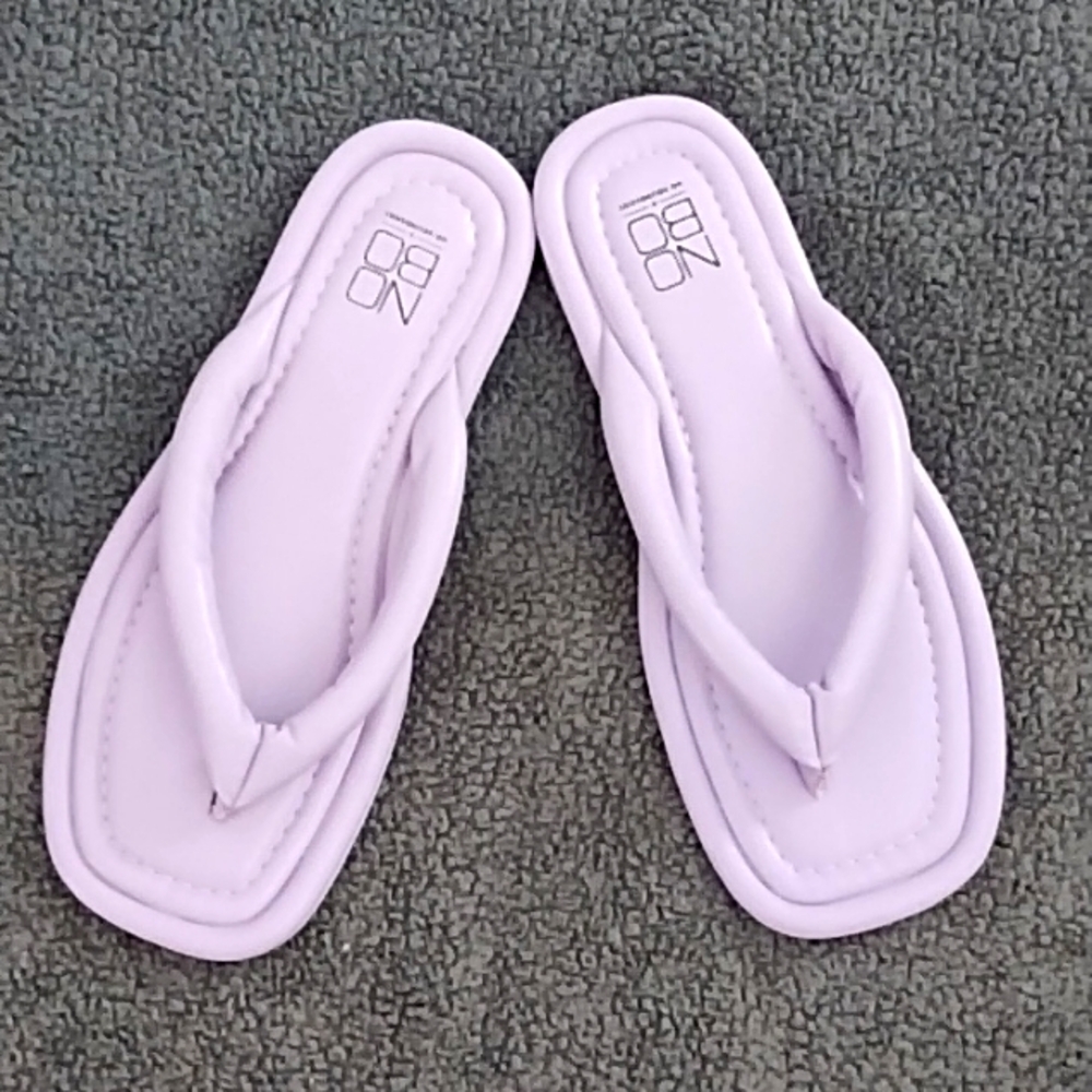 NWT Puffy Flip Flops